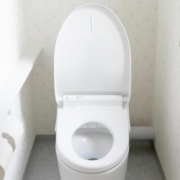 トイレ交換・エアコン交換はどこに頼む？リフォーム会社と家電量販店の違いを解説☝